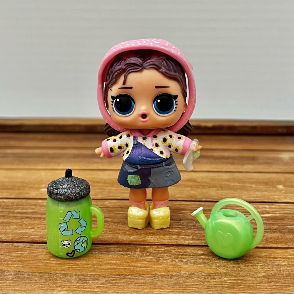 L.O.L. Surprise! GROW GRRRL LOL Surprise Doll Month Present Series 2 April